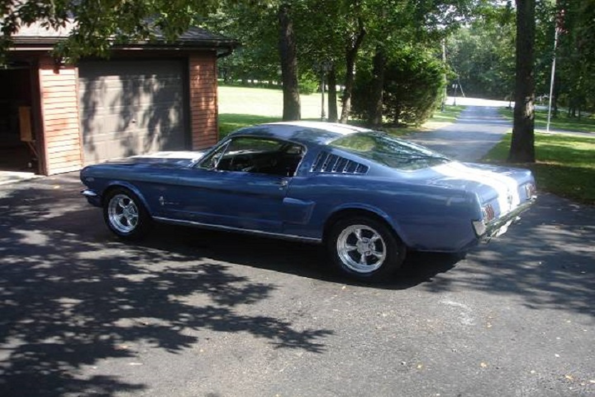 This Guy is Selling his 1965 Ford Mustang for World Series Tickets
