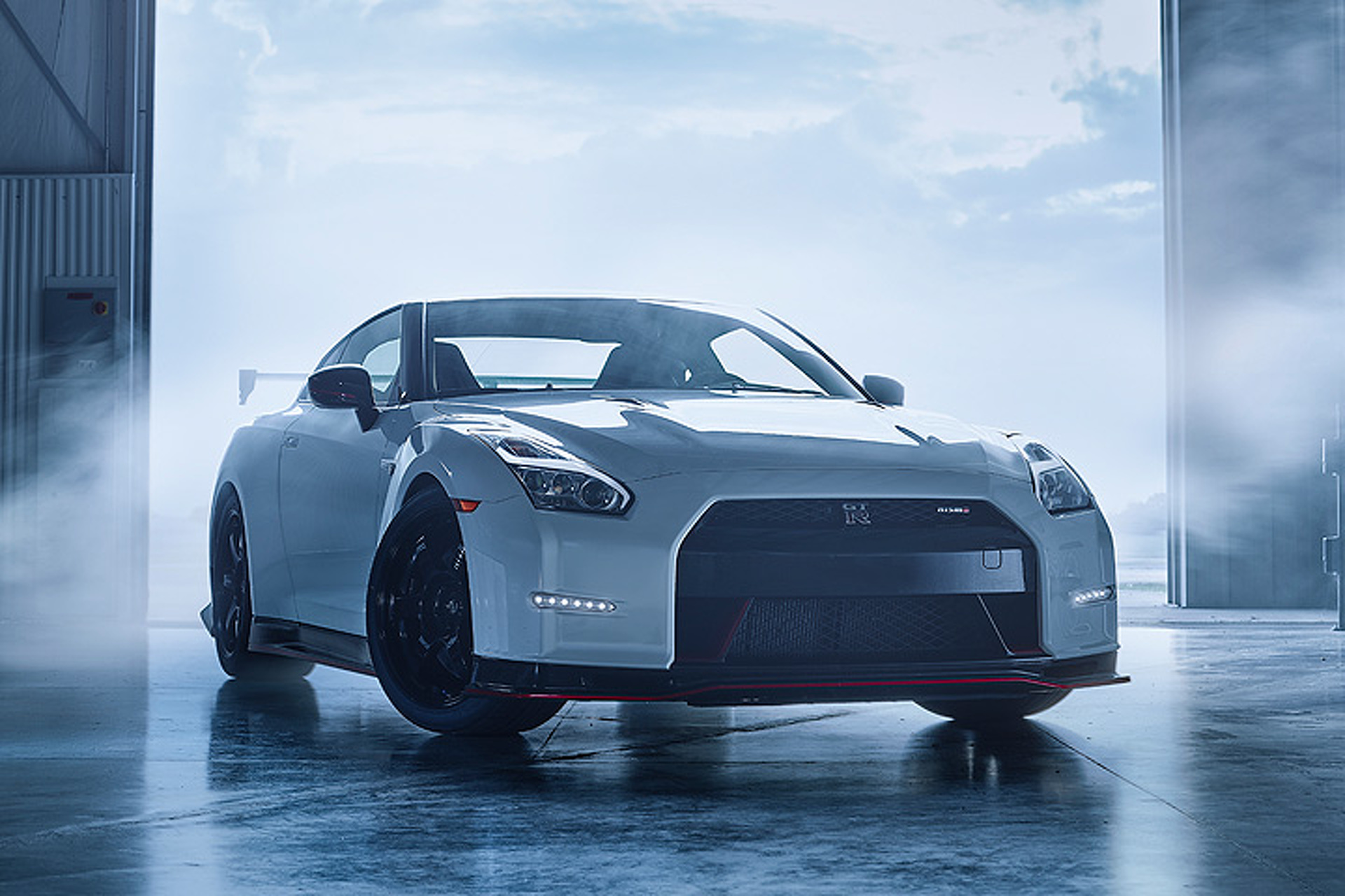 Nissan Wants to Build a GT-R Supercar That Drives Itself
