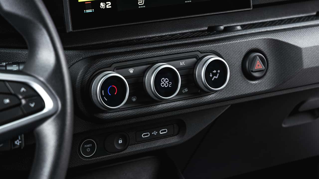Aunque sean más caros, Dacia mantendrá los botones físicos en el interior de sus coches