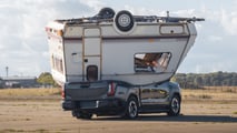 Il Toyota Hilux elettrico ricrea lo stunt di Top Gear