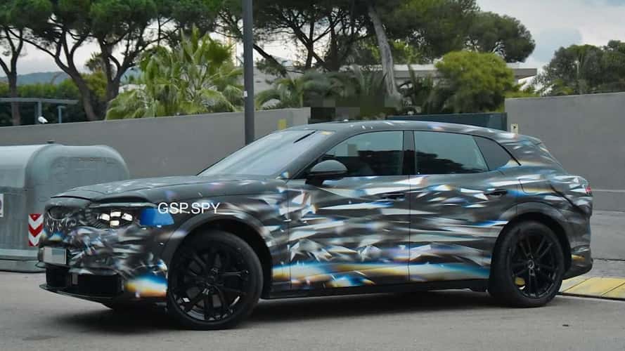 Bentley'nin yeni SUV'si kamuflajlı şekilde görüntülendi