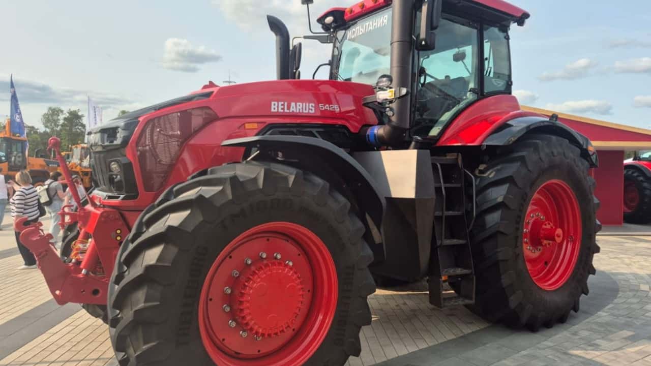 Belarus Titan 5425: ile prime immagini del trattore da 542 cv