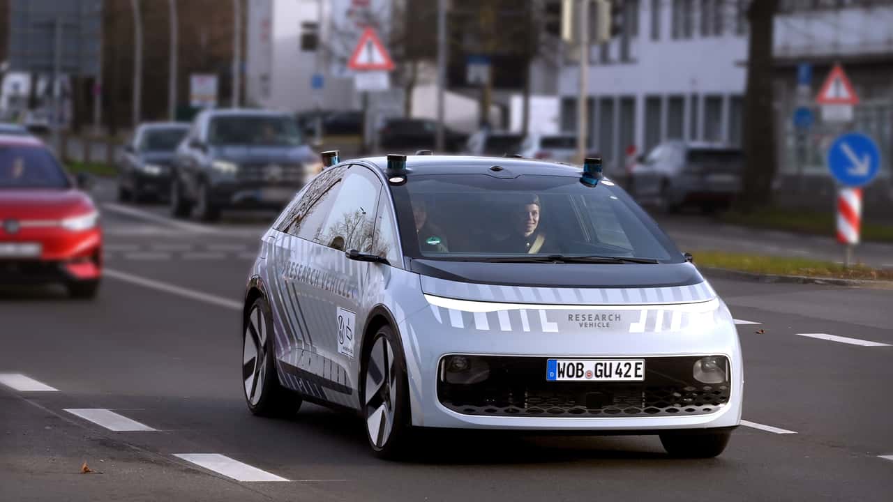 Gen.Urban: Forschungsfahrzeug des VW-Konzerns im Wolfsburger Stadtverkehr