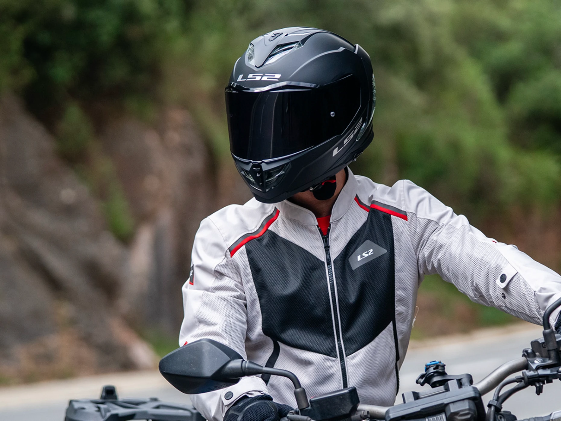 LS2's New Full Face Helmet Wants You To Stop Overpaying For Helmets LS2's New Full Face Helmet Wants You To Stop Overpaying For Helmets