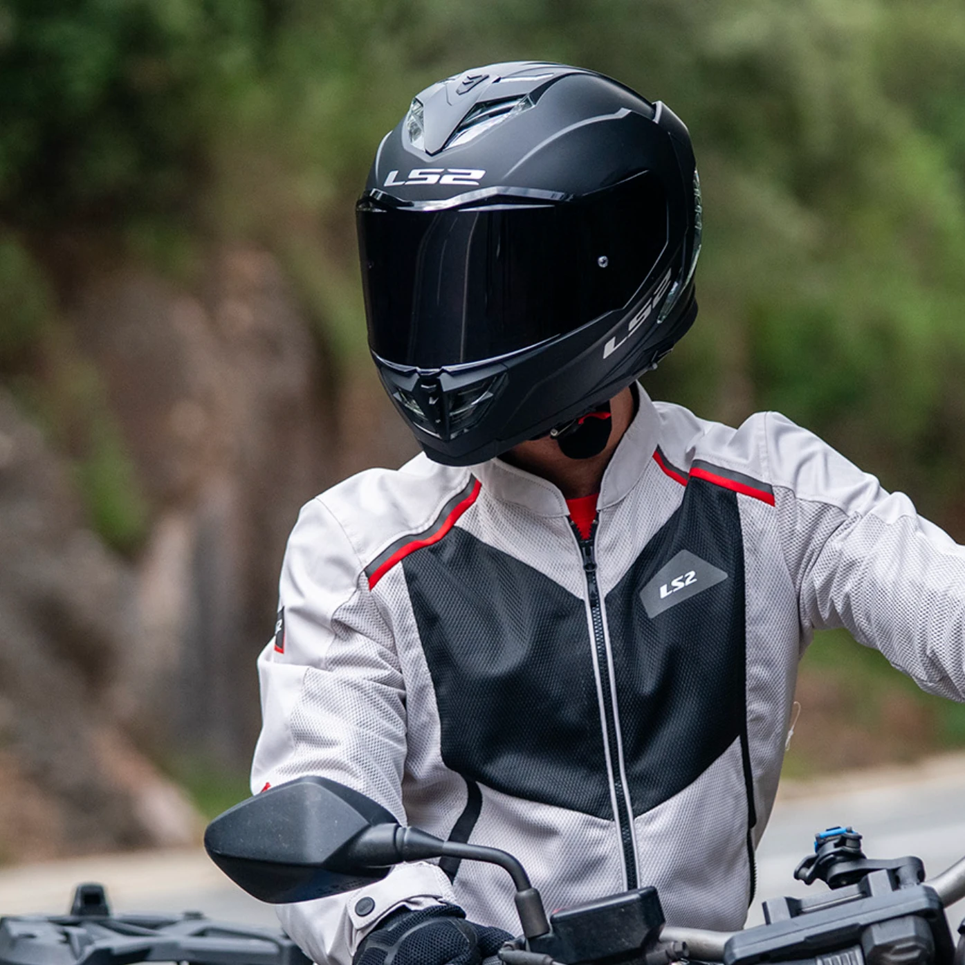 LS2's New Full Face Helmet Wants You To Stop Overpaying For Helmets LS2's New Full Face Helmet Wants You To Stop Overpaying For Helmets