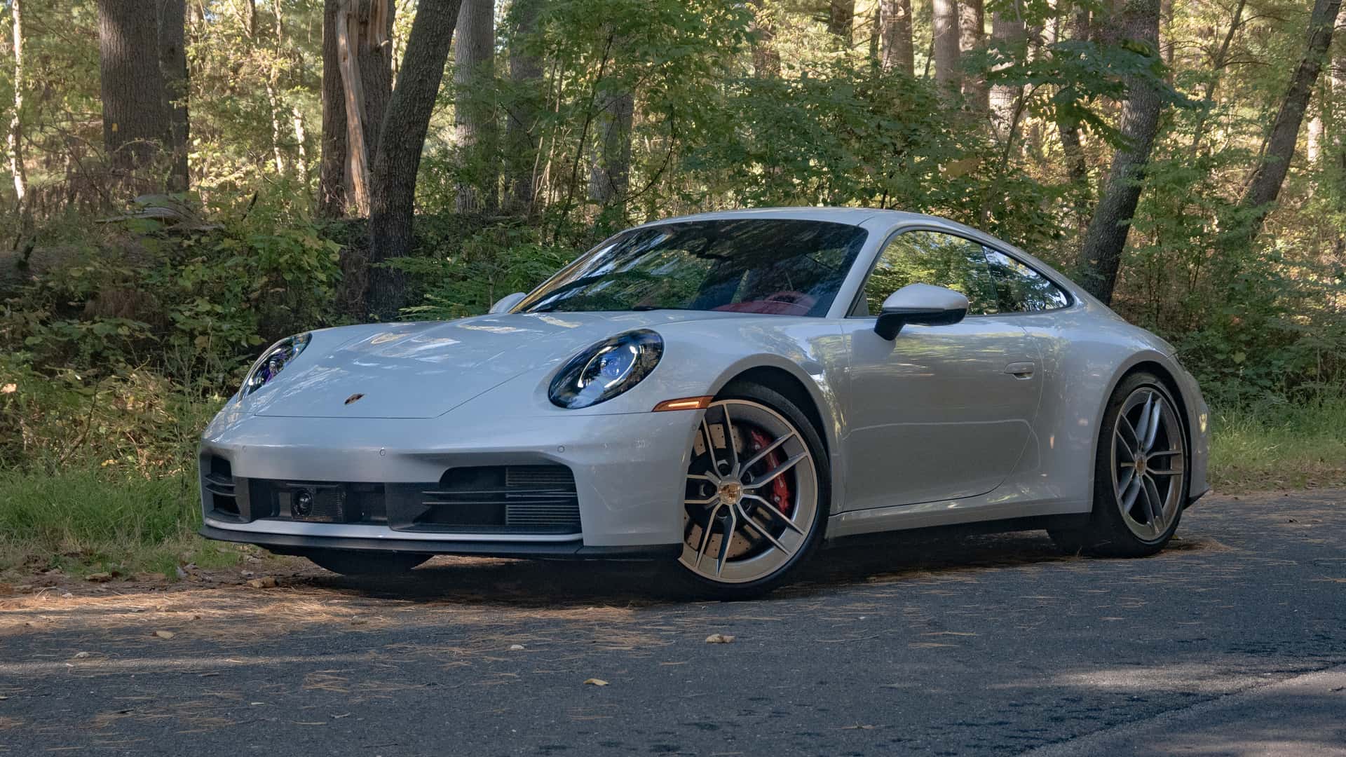 https://cdn.motor1.com/images/mgl/7Z2p2P/s1/2025-porsche-911-carrera-s.jpg