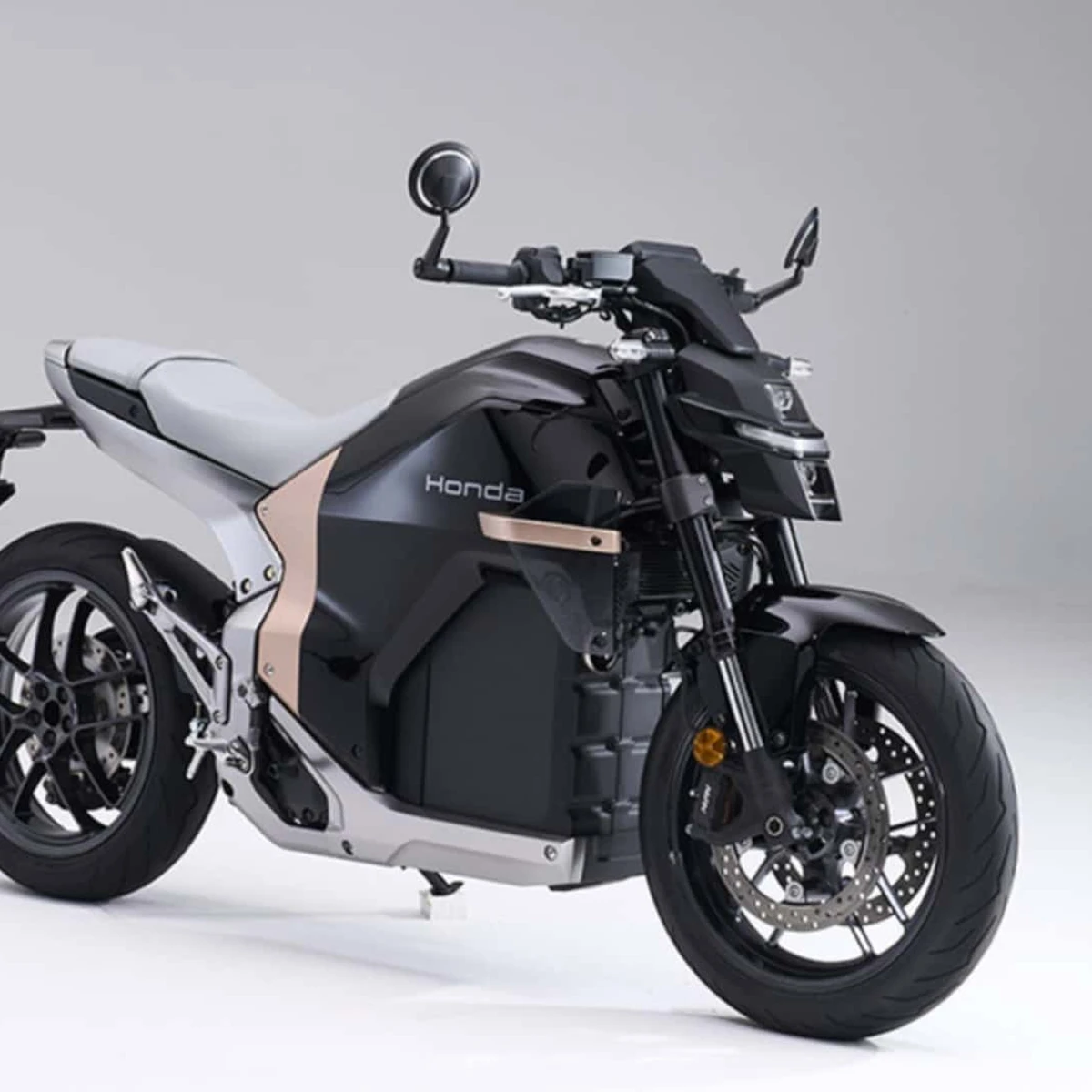 Первый электромотоцикл Honda уже здесь, но он страдает от той же проблемы, что и все остальные дорожные электробайки — фото 3
