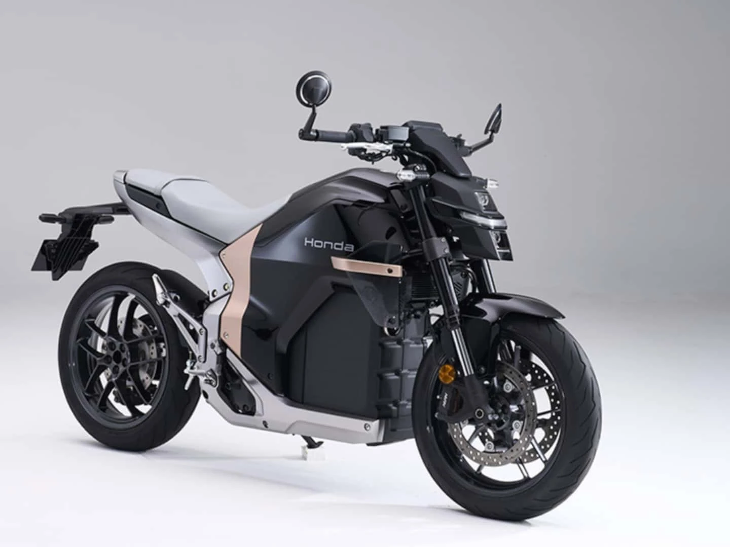 Первый электромотоцикл Honda уже здесь, но он страдает от той же проблемы, что и все остальные дорожные электробайки — фото 2