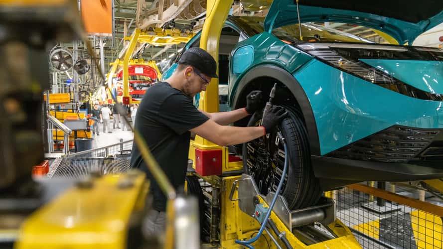 Yeni Nissan Leaf'in üretimi başladı!