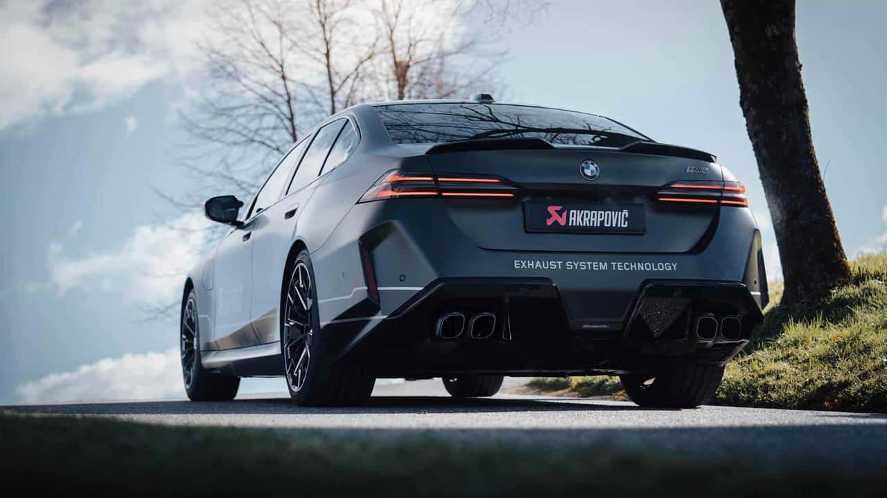 La BMW M5 ha un nuovo scarico in titanio