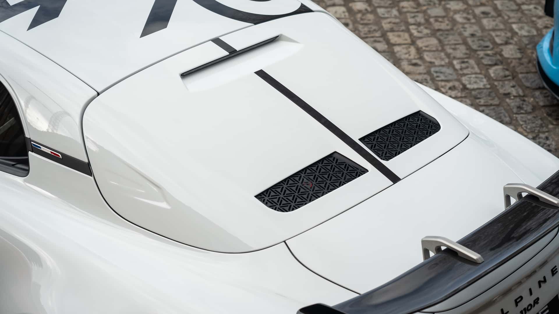 https://cdn.motor1.com/images/mgl/7Z3L86/s1/alpine-a110-r-70.jpg