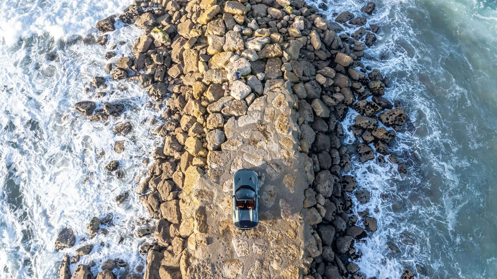 https://cdn.motor1.com/images/mgl/7Z3LLA/s1/2025-ferrari-12cilindri-spider-first-drive-review.jpg