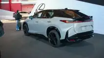 Lexus RZ 550e 2025 vista dal vivo