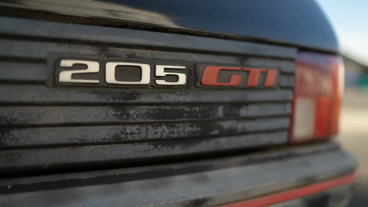 Peugeot 205 GTI Emblem am Heck