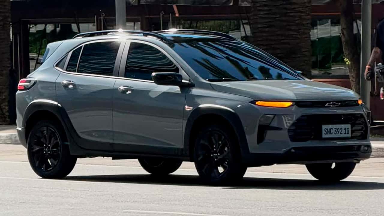 Novo Chevrolet Sonic RS Turbo 2027 aparece por completo em SP