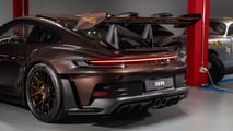 Porsche 911 GT3 RS (2026) in Macadamiametallic mit Elementen aus mattem Carbon
