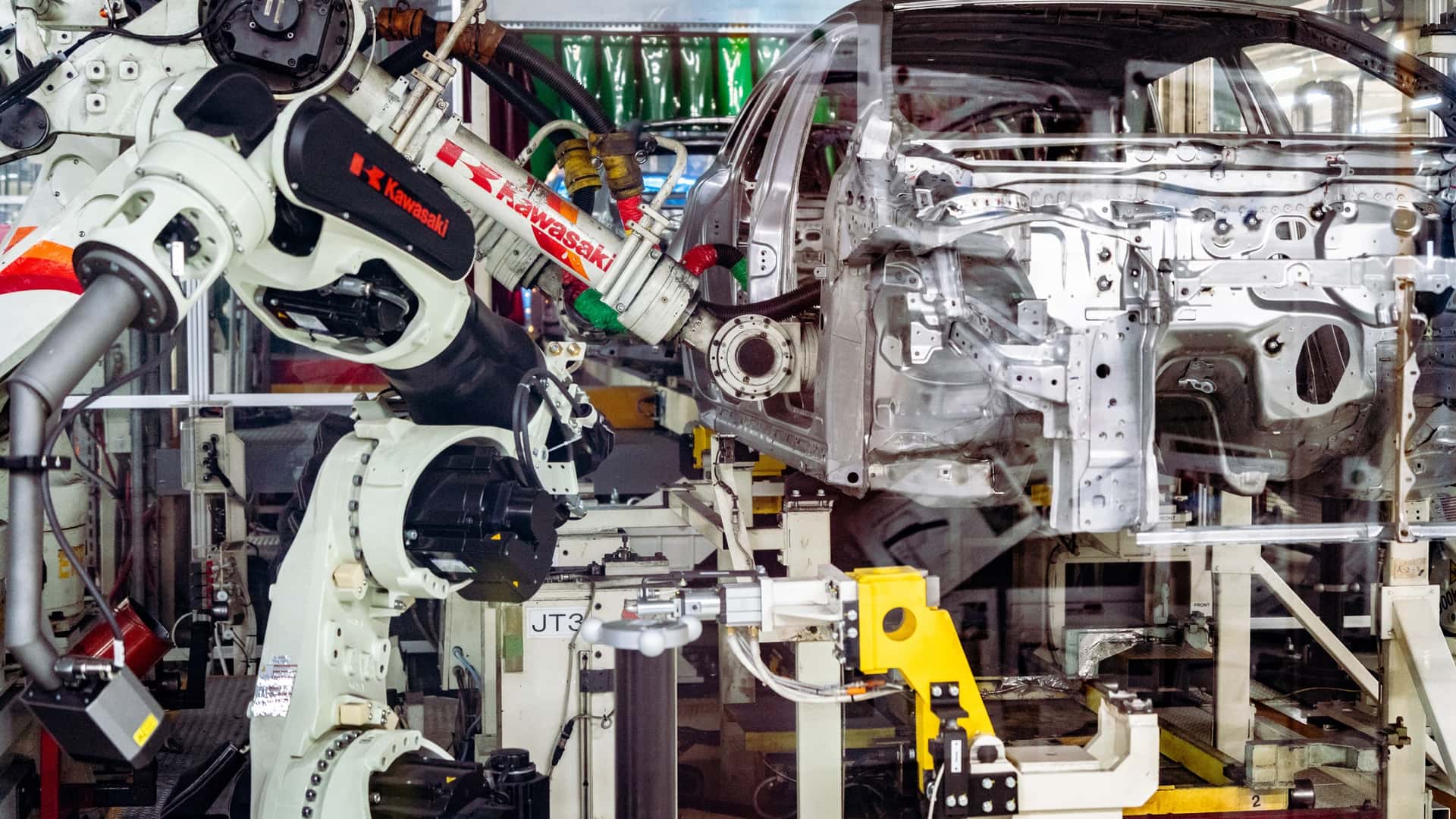 https://cdn.motor1.com/images/mgl/7ZE4r6/s1/toyota-gr-corolla-uk-plant-tour.jpg
