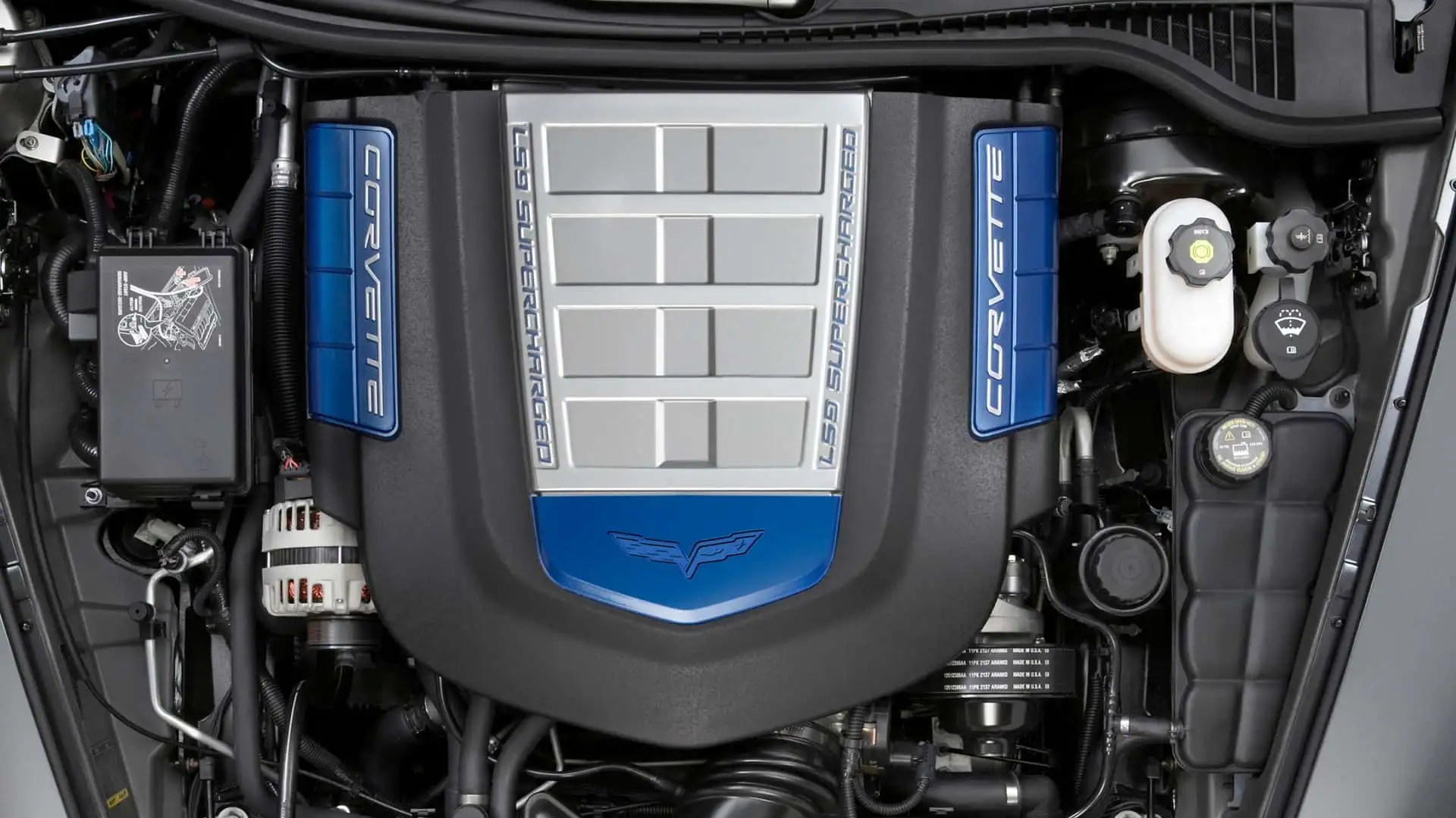 https://cdn.motor1.com/images/mgl/7ZE8Ao/s1/chevrolet-ls9-v8-engine.webp