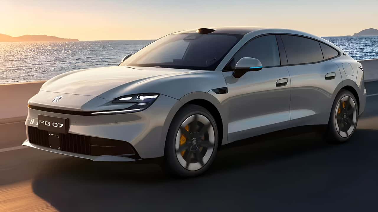MG estreia sedã cupê PHEV com 245 km de autonomia elétrica
