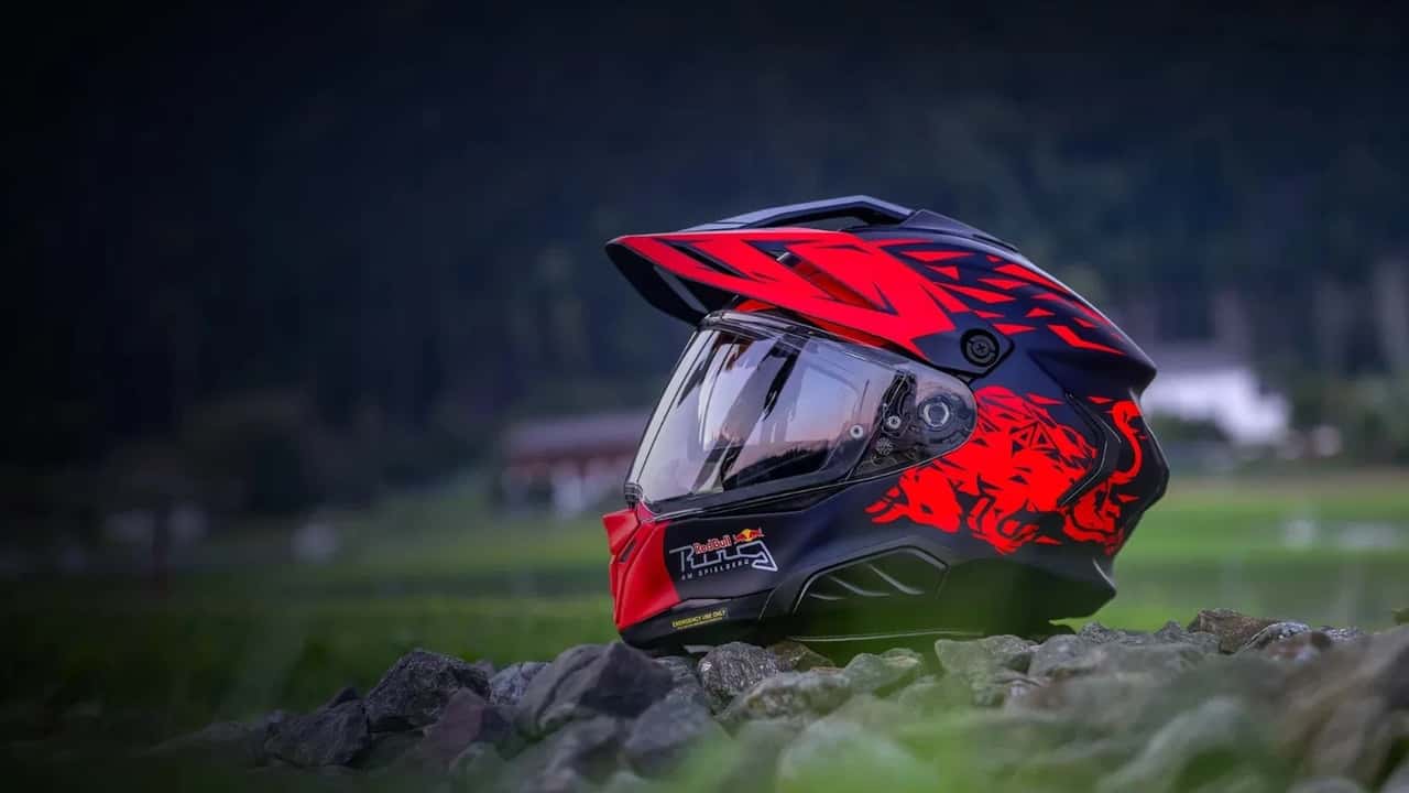 Не могу не любить эту новую шлему Red Bull HJC