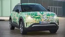Versão da série VW ID Cross disfarçada em fotos de fábrica (2026)