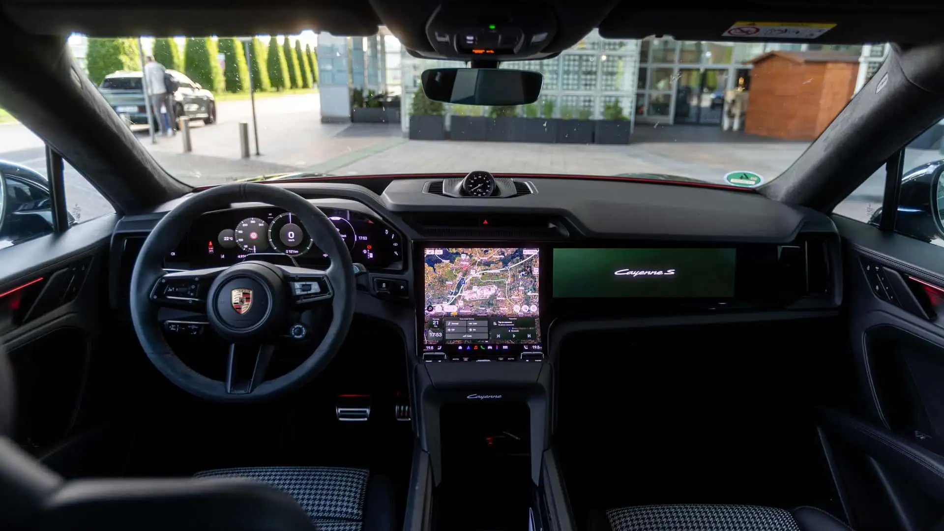 https://cdn.motor1.com/images/mgl/7ZEVn7/s1/2026-porsche-cayenne-s-coupe-electric.webp