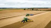 Nuovi trattori John Deere 8R, 8RT e 8RX: comfort evoluto, più efficienza e tecnologie smart per aziende agricole. in crescita