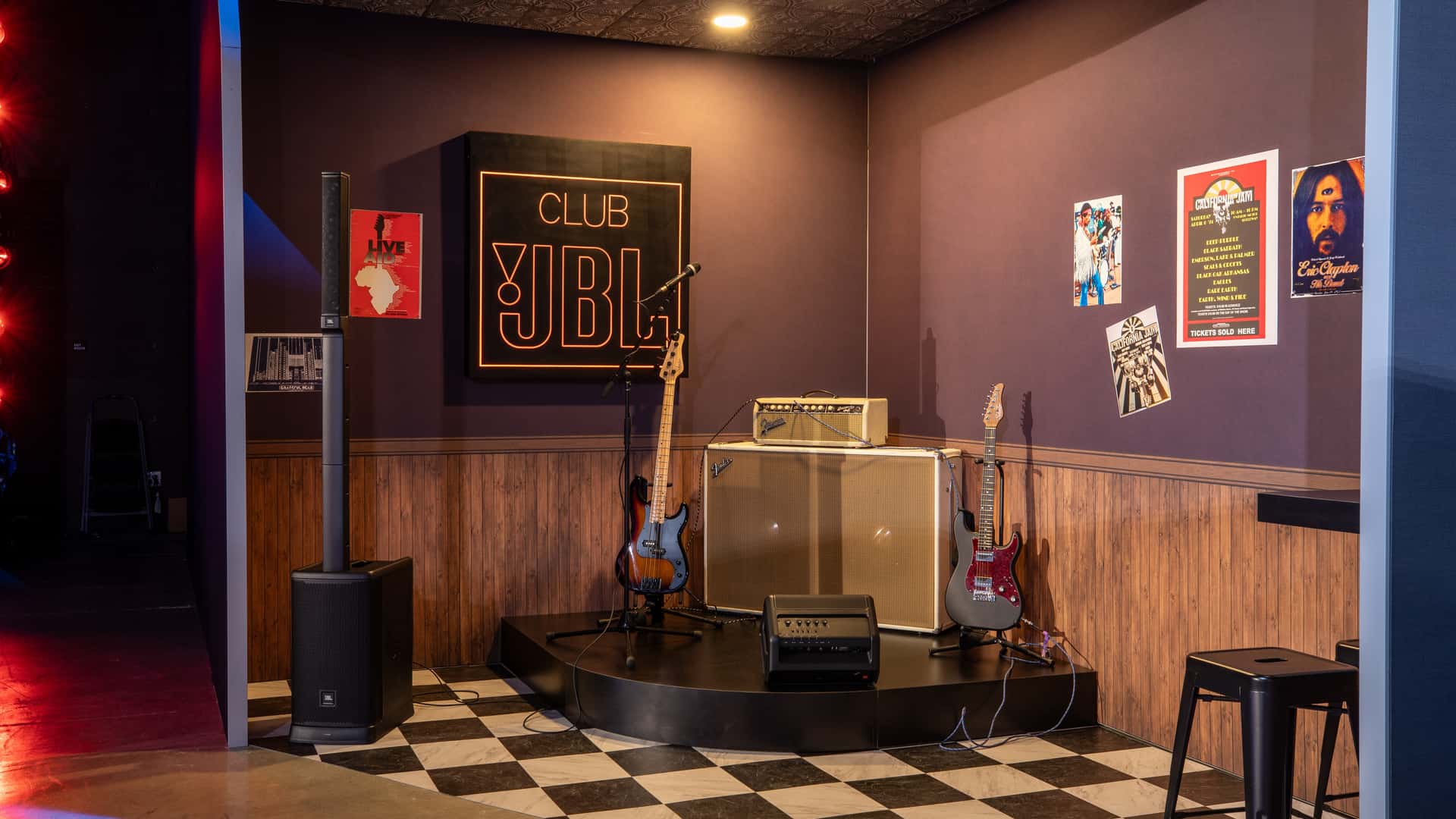 https://cdn.motor1.com/images/mgl/7ZEXrJ/s1/jbl-northridge-tour.jpg