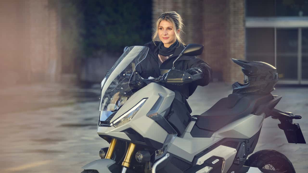 Honda lança X-ADV 2026: veja o preço e o que muda na scooter aventureira