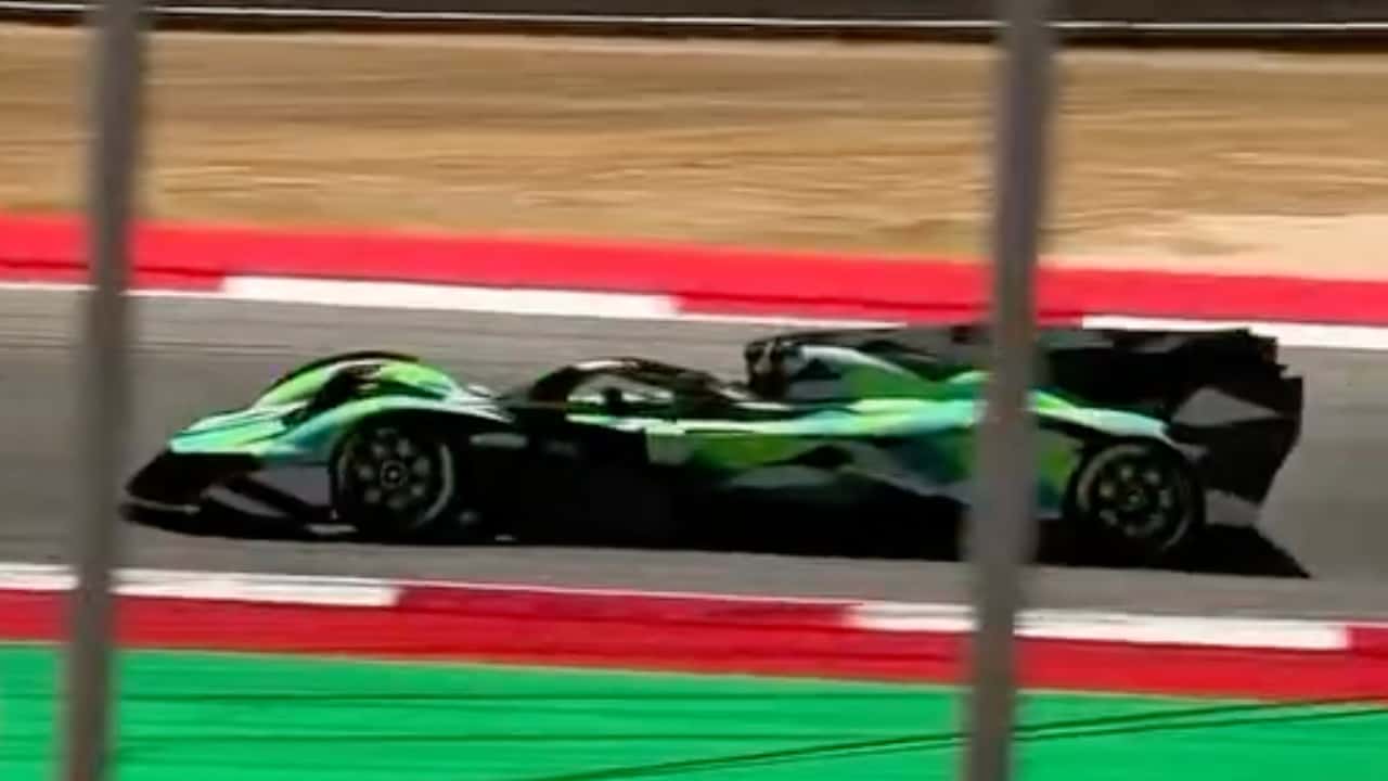 La supercar monoplace d'Aston Martin offre une sonorité sublime sur circuit.