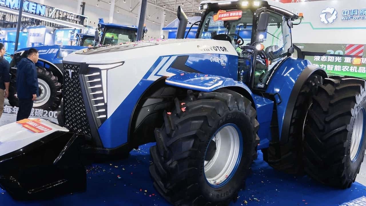 ChiVotor: trattore cinese da 340 CV a metanolo e guida autonoma