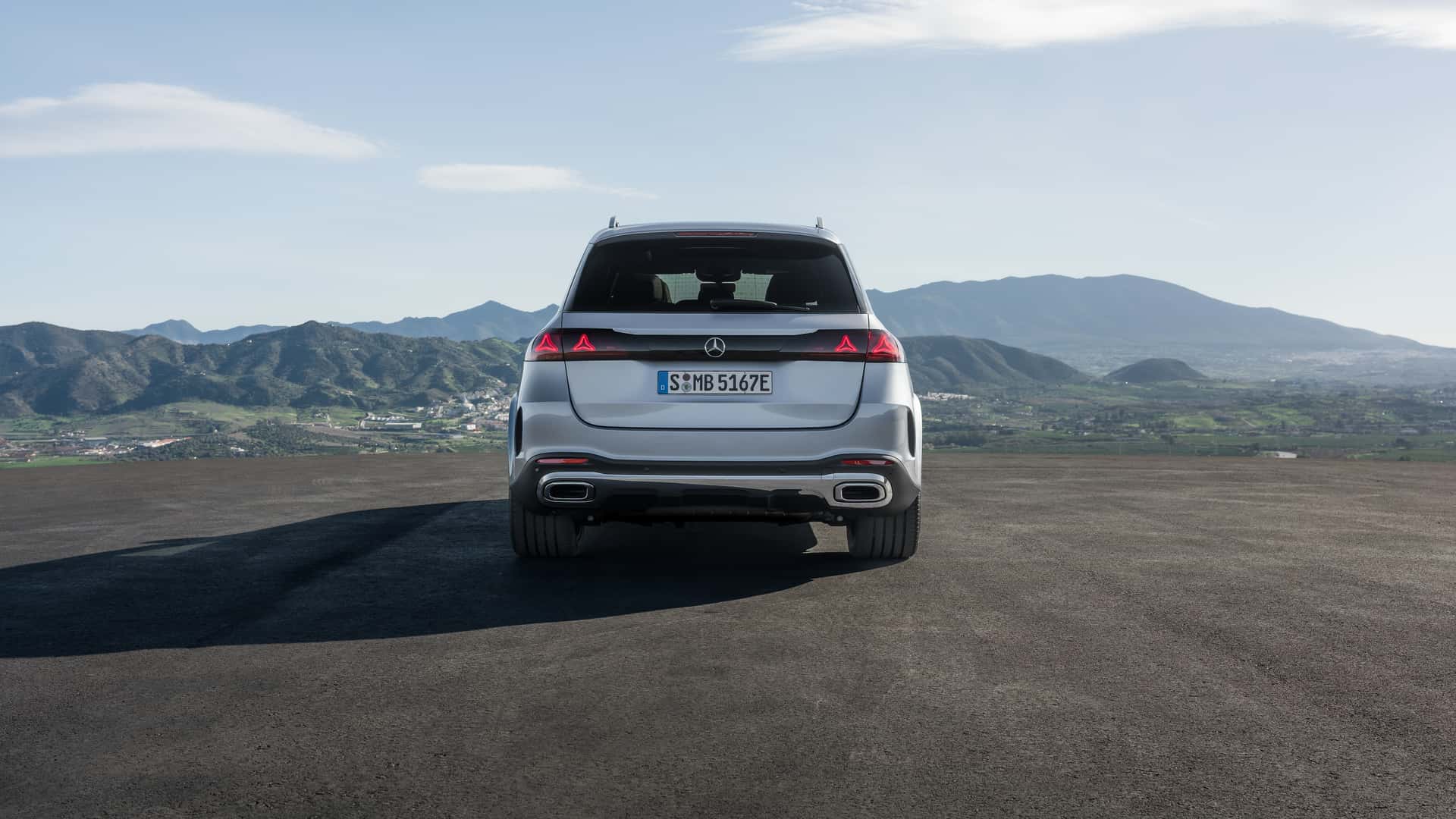 Apenas um dia após lançar versão no Brasil, Mercedes-Benz mostra novo GLE 2027