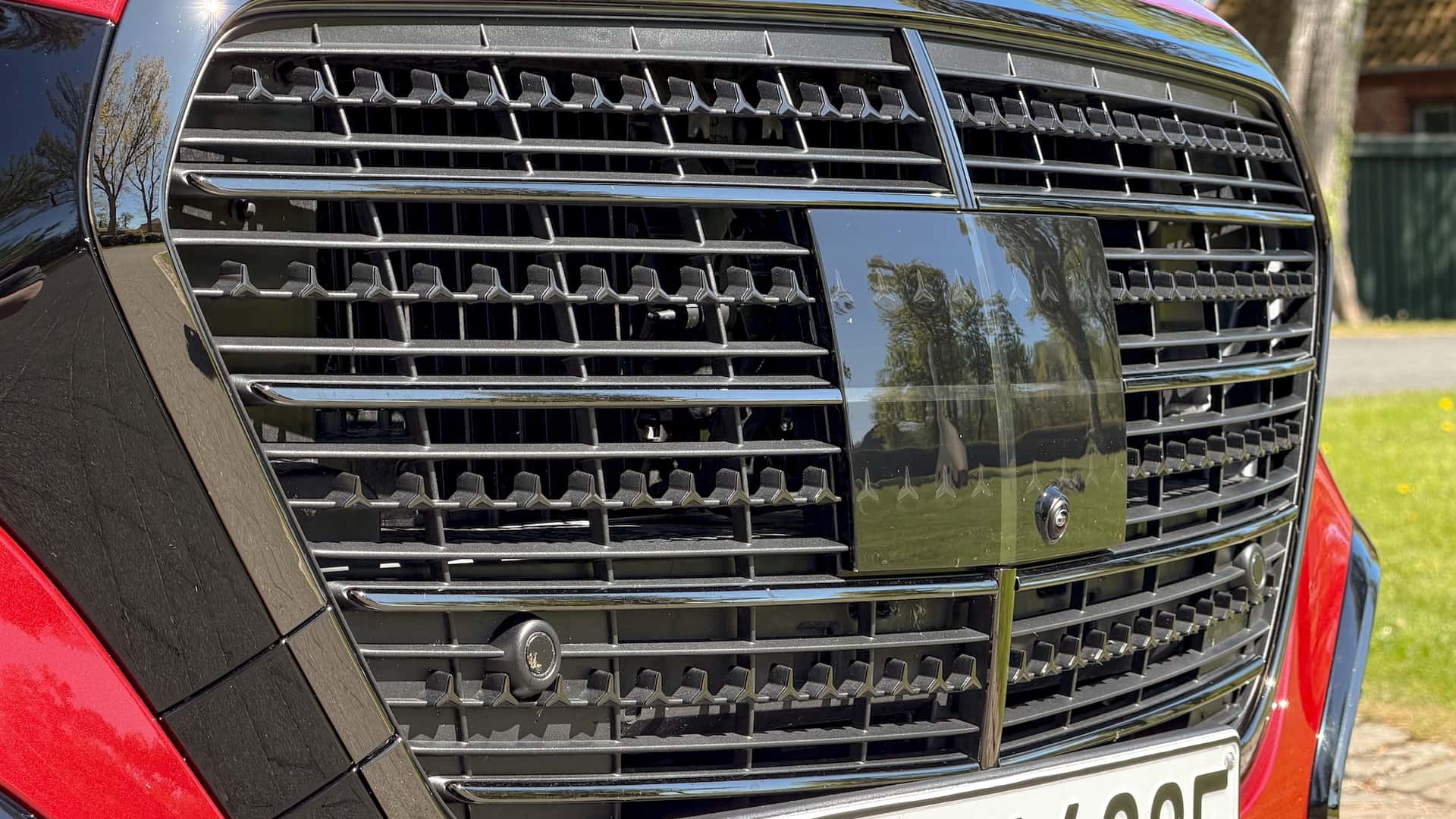 https://cdn.motor1.com/images/mgl/7ZEz46/s1/2027-mercedes-benz-s-class-first-drive-review.jpg