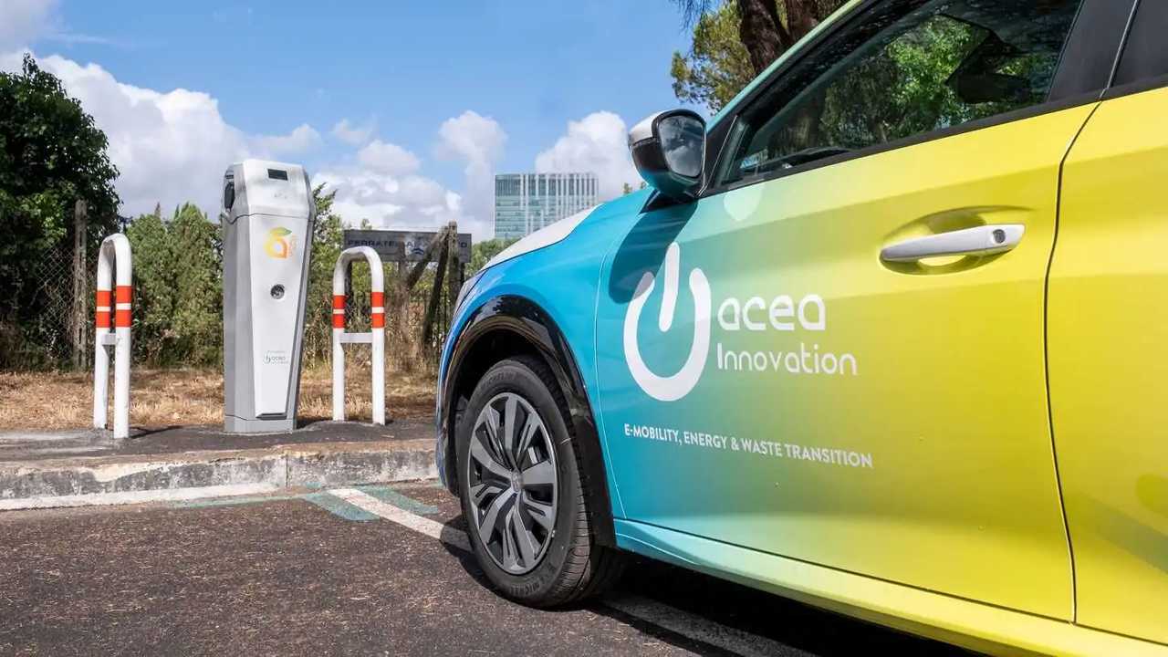 Colonnina per ricarica elettrica Acea Innovation