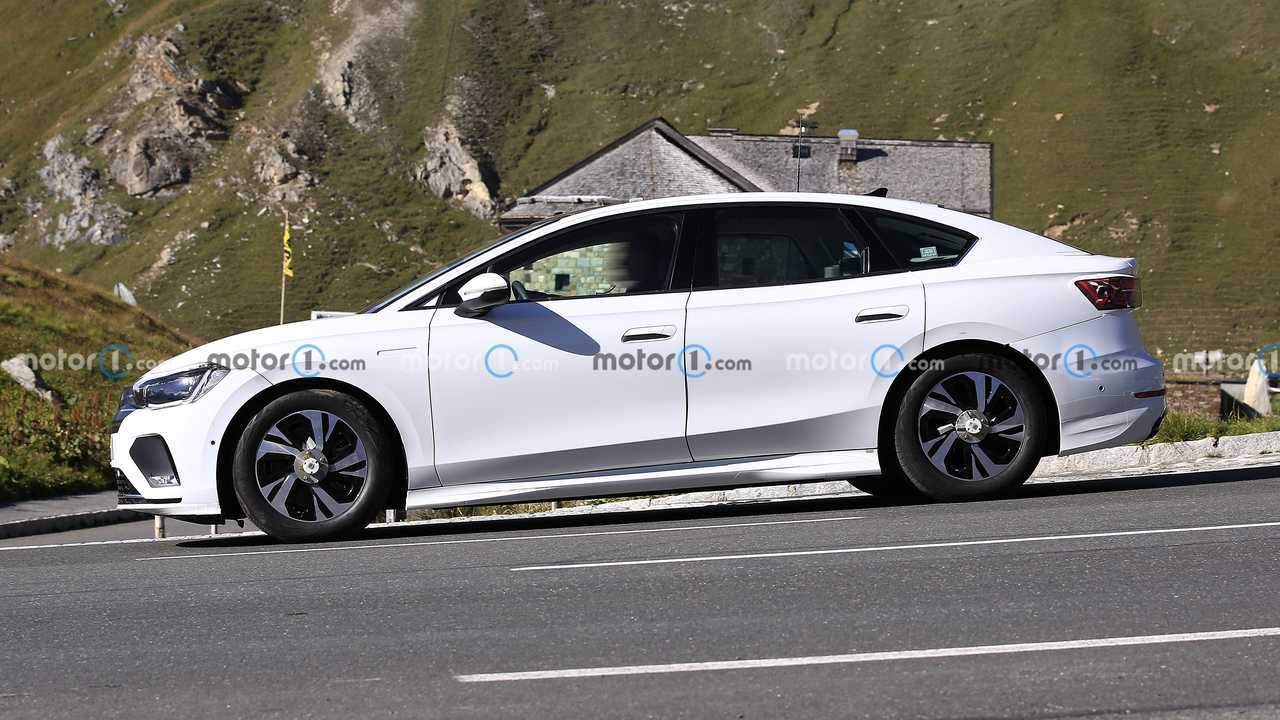 Foto di puke berlina elettrica Volkswagen Aero B