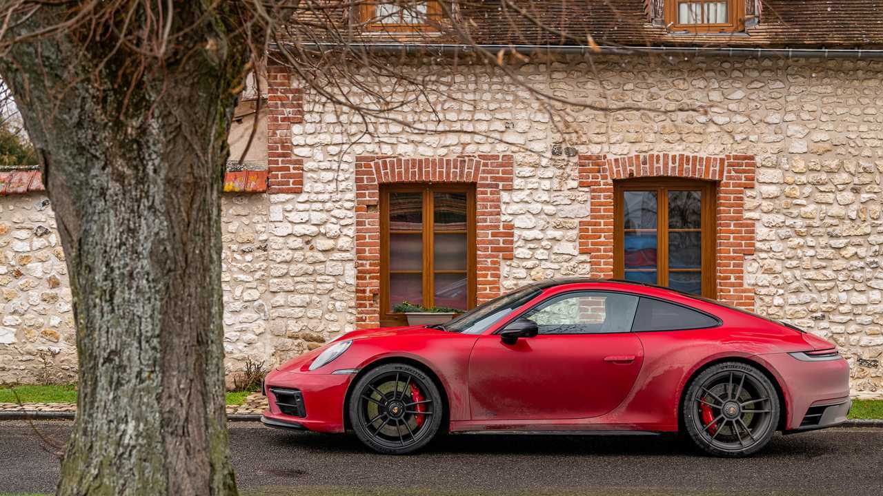 Porsche 911 Carrera GTS vs Mazda MX-5