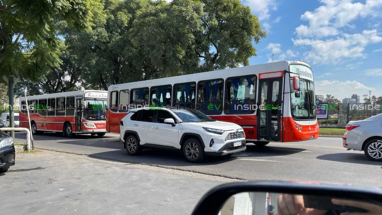 Nueva Toyota Rav4 (2022) circulando por CABA. Fotos: Marcos A.