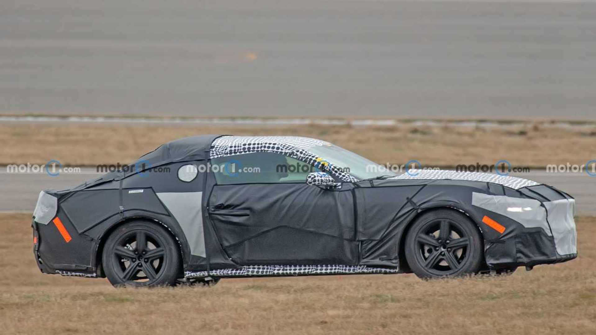 new-ford-mustang-side-view-spy-photo.jpg