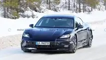 Porsche Taycan restyling, le foto spia delle diverse varianti