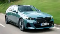 BMW i5 eDrive40 Touring (2024) nel test