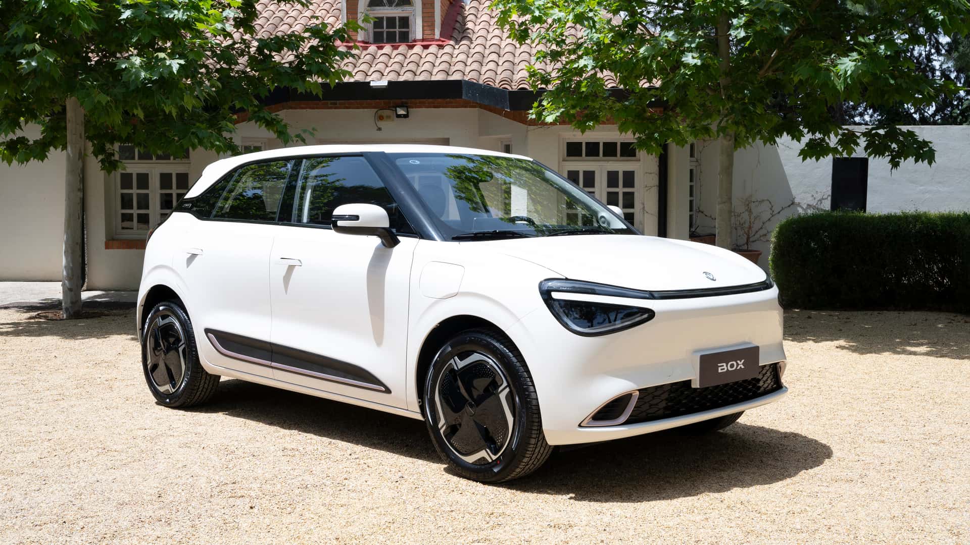 Dongfeng is launching a compact and a saloon in Europe