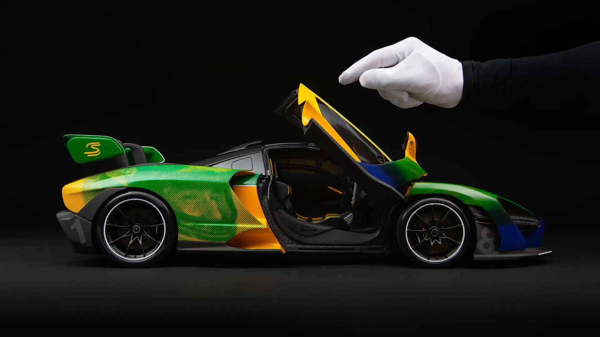 sennaページ McLaren Senna Sempre'nin 1:8 modeli satışa sunuldu