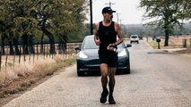 Le coureur d'ultra-marathon Robbie Balenger bat la Tesla Model 3