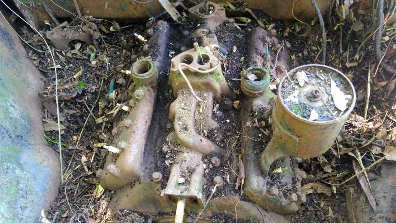 007 - O V8 Flathead ainda está no lugar, mas sem o carburador