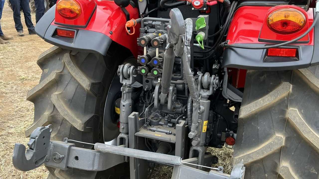 Trattori Massey Ferguson serie MF 3 Speciali