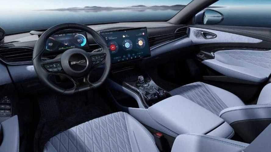 BYD раскрыл интерьер седана Seal, который даст бой Model 3