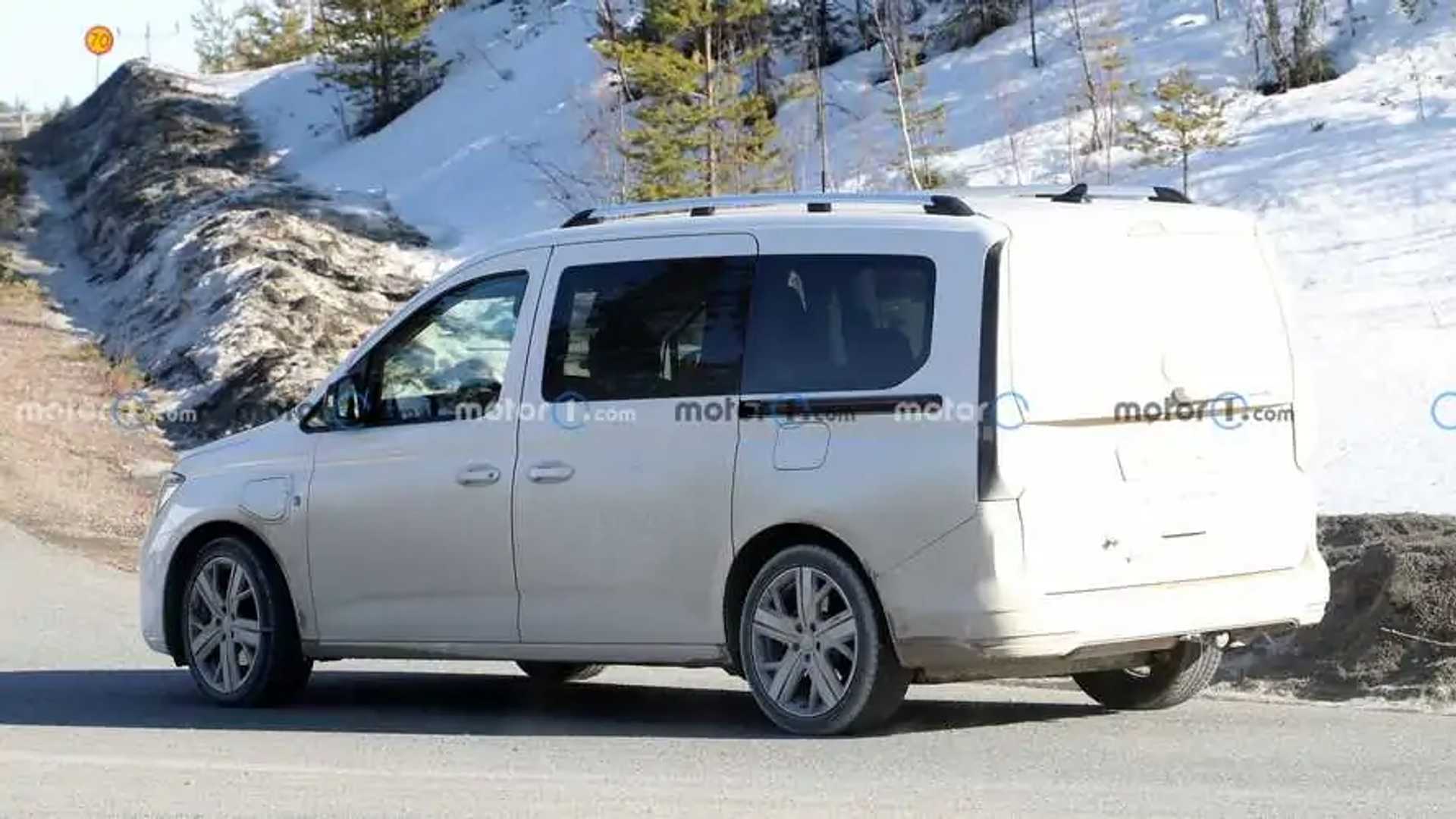 vw-caddy-ehybrid-16.jpg