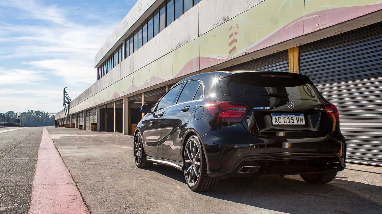 005381_HernandoPollicelli_AMG A45_Box