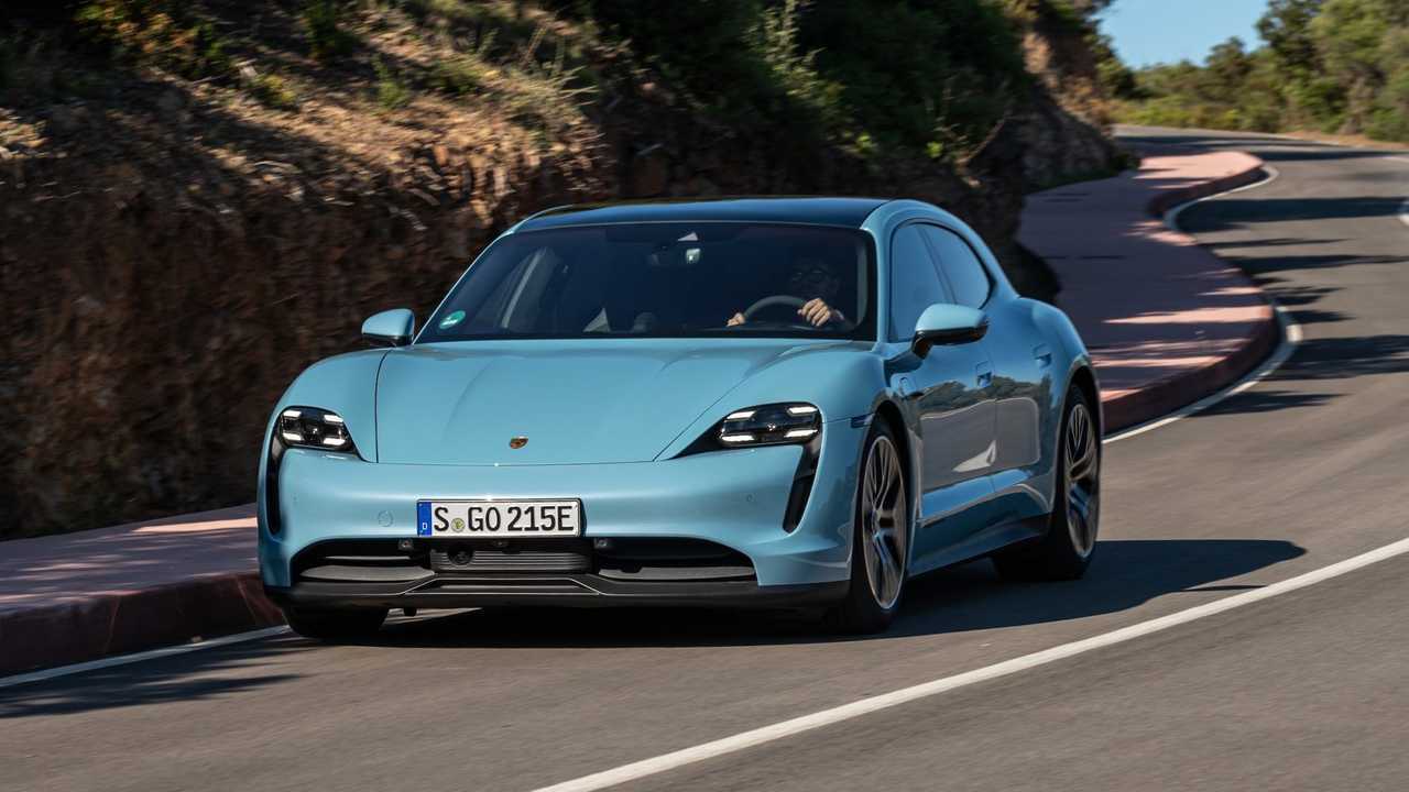 Foto - Porsche Taycan 4S Sport Turismo (2022), prova su strada