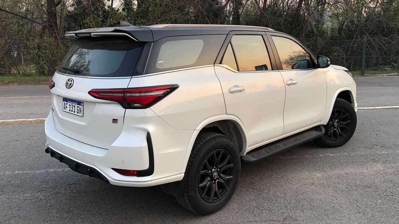 GARAGE-TOYOTA-SW4-GRSPORT-3